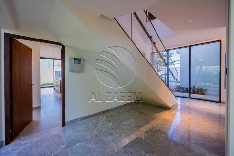 Villa on the Saadiyat Island, Abu Dhabi, UAE 6 bedrooms, 821 sq.m. № 615254 - photo 9