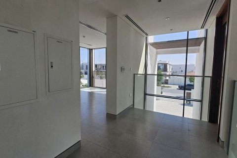 Pronë komerciale në Abu Dhabi, Emiratet e Bashkuara Arabe 4 dhoma gjumi, 337 m2. № 594752 - Foto 12