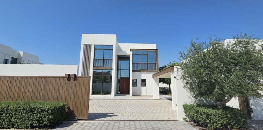 Pronë komerciale në Abu Dhabi, Emiratet e Bashkuara Arabe 4 dhoma gjumi, 337 m2. № 594752