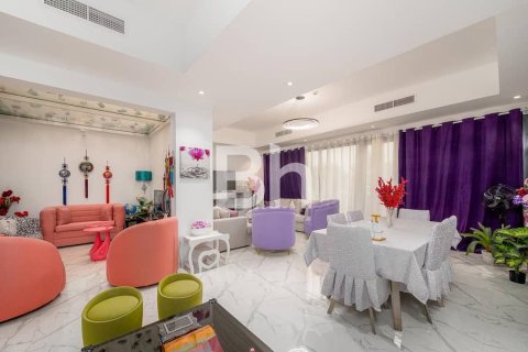 Al Furjan, Dubai, UAE의 판매용 타운하우스 침실 4개, 222제곱미터 번호 645371 - 사진 1