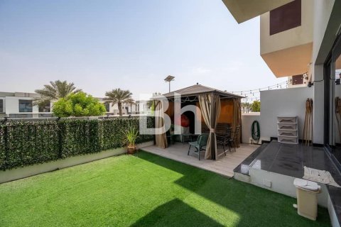 Al Furjan, Dubai, UAE의 판매용 타운하우스 침실 4개, 222제곱미터 번호 645371 - 사진 9