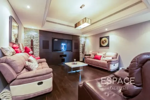 Vila u Dubai Sports City, Dubai, UAE 5 spavaćih soba, 539 m2 Br. 737916 - fotografija 9