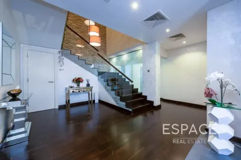 Vila u Dubai Sports City, Dubai, UAE 5 spavaćih soba, 539 m2 Br. 737916 - fotografija 8