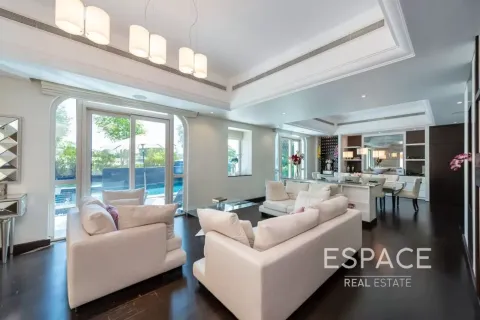 Vila u Dubai Sports City, Dubai, UAE 5 spavaćih soba, 539 m2 Br. 737916 - fotografija 7