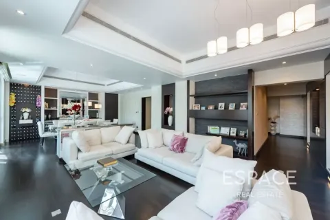 Vila u Dubai Sports City, Dubai, UAE 5 spavaćih soba, 539 m2 Br. 737916 - fotografija 4