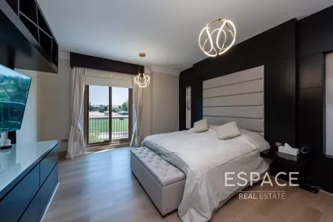 Vila u Dubai Sports City, Dubai, UAE 5 spavaćih soba, 539 m2 Br. 737916 - fotografija 11