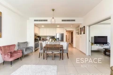 Kuća u nizu u Dubai, UAE 4 spavaćih soba, 217 m2 Br. 737920 - fotografija 2