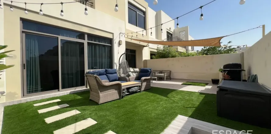 Kuća u nizu u Dubai, UAE 217 m2, 4 spavaćih soba Br. 737920
