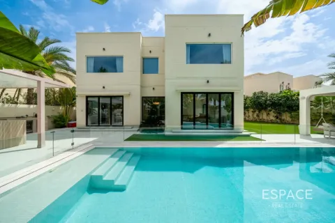 Vila u Meadows, Dubai, UAE 5 spavaćih soba, 372 m2 Br. 737919 - fotografija 2