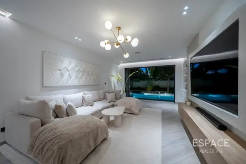 Vila u Meadows, Dubai, UAE 5 spavaćih soba, 372 m2 Br. 737919 - fotografija 16
