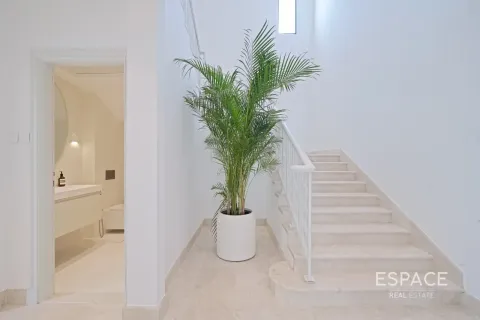 Vila u Meadows, Dubai, UAE 4 spavaćih soba, 441 m2 Br. 737918 - fotografija 7