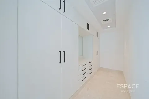 Vila u Meadows, Dubai, UAE 4 spavaćih soba, 441 m2 Br. 737918 - fotografija 13