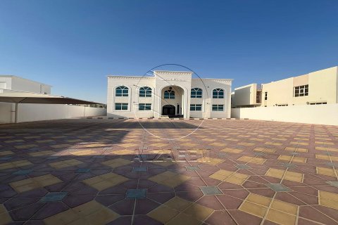 Abu Dhabi、UAE にあるヴィラの賃貸物件 7ベッドルーム、1036 m2、No662868 - 写真 2