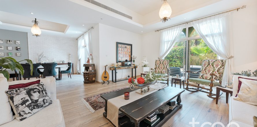 Vilă în The Villa, Dubai, EAU 5 dormitoare, 371.61 mp.  №755418