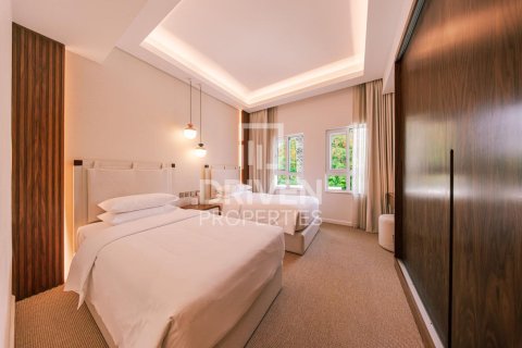 וילה להשכרה ב Al Garhoud, Dubai, איחוד האמירויות  4 חדרי שינה, 3461.01 מ"ר, מספר 745315 - תמונה 8