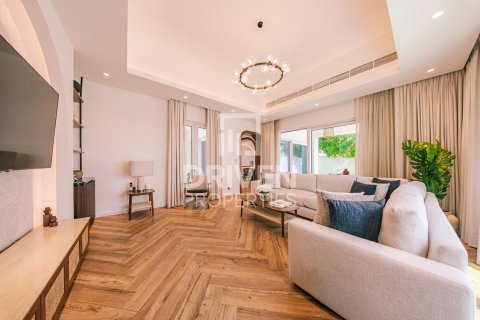 וילה להשכרה ב Al Garhoud, Dubai, איחוד האמירויות  4 חדרי שינה, 3461.01 מ"ר, מספר 745315 - תמונה 16