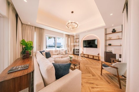 וילה להשכרה ב Al Garhoud, Dubai, איחוד האמירויות  4 חדרי שינה, 3461.01 מ"ר, מספר 745315 - תמונה 3