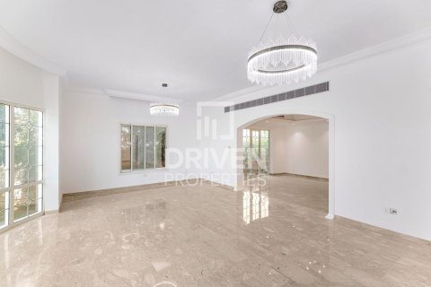 Villa in Al Barsha, Dubai, UAE 6 bedrooms, 1394 sq.m. № 655507 - photo 19