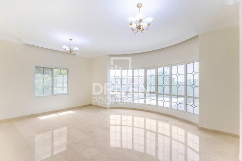 Villa in Al Barsha, Dubai, UAE 6 bedrooms, 1394 sq.m. № 655507 - photo 9