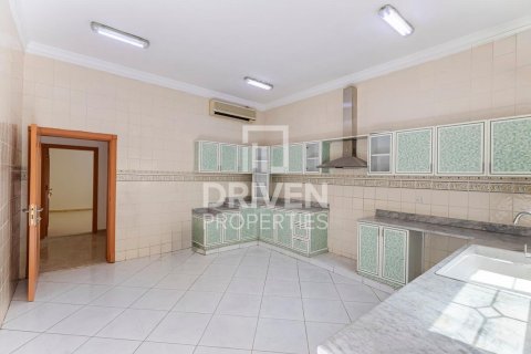 Villa in Al Barsha, Dubai, UAE 6 bedrooms, 1394 sq.m. № 655507 - photo 15