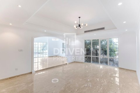 Villa in Al Barsha, Dubai, UAE 6 bedrooms, 1394 sq.m. № 655507 - photo 18