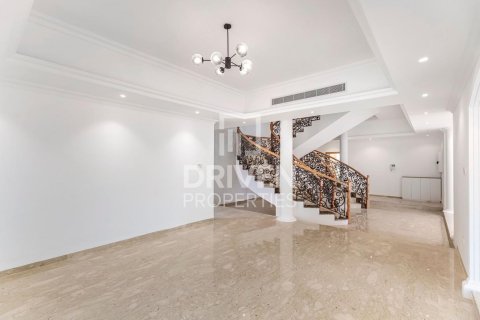 Villa in Al Barsha, Dubai, UAE 6 bedrooms, 1394 sq.m. № 655507 - photo 3