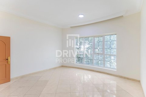 Villa in Al Barsha, Dubai, UAE 6 bedrooms, 1394 sq.m. № 655507 - photo 11