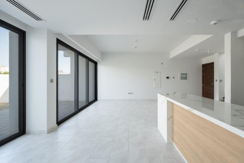 Maison de ville à louer à Dubai Land, Dubai, EAU 3 chambres, 161.01 m2 № 750773 - photo 2
