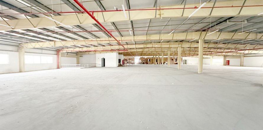 Magazinë në Jebel Ali, Dubai, Emiratet e Bashkuara Arabe 3499.8 m2. № 631758