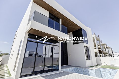 Vila u Abu Dhabi, UAE 5 spavaćih soba, 510 m2 Br. 646445 - fotografija 1