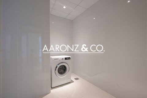 Apartament në Business Bay, Dubai, Emiratet e Bashkuara Arabe 2 dhoma gjumi, 127 m2. № 695636 - Foto 11