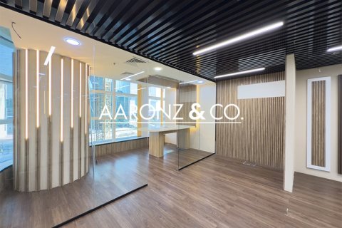 Zyrë në Sheikh Zayed Road, Dubai, Emiratet e Bashkuara Arabe 102 m2. № 695637 - Foto 11