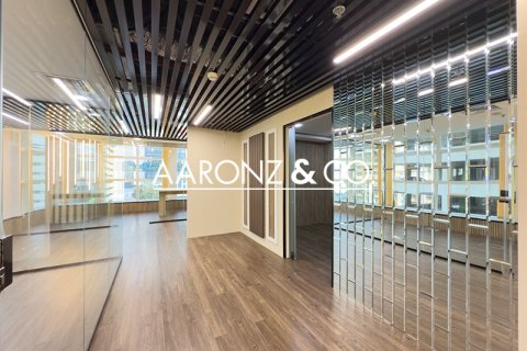 Zyrë në Sheikh Zayed Road, Dubai, Emiratet e Bashkuara Arabe 102 m2. № 695637