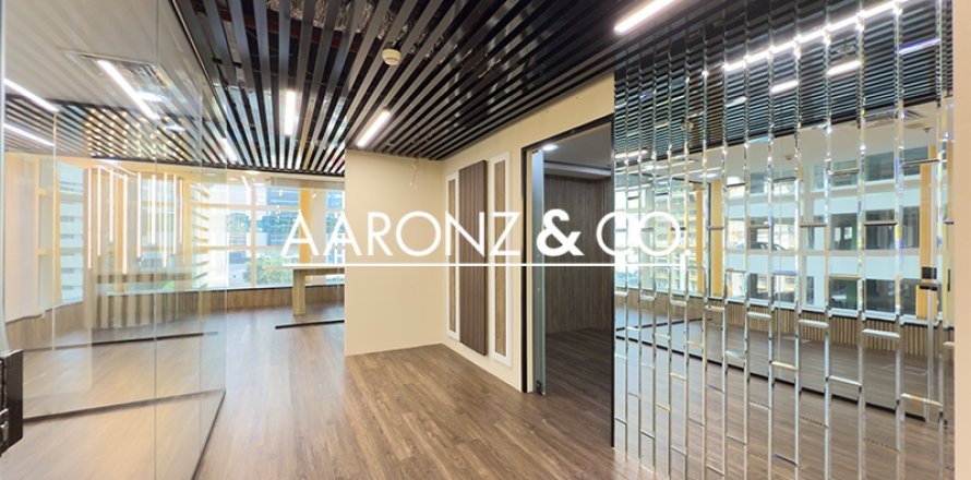 Zyrë në Sheikh Zayed Road, Dubai, Emiratet e Bashkuara Arabe 102 m2. № 695637