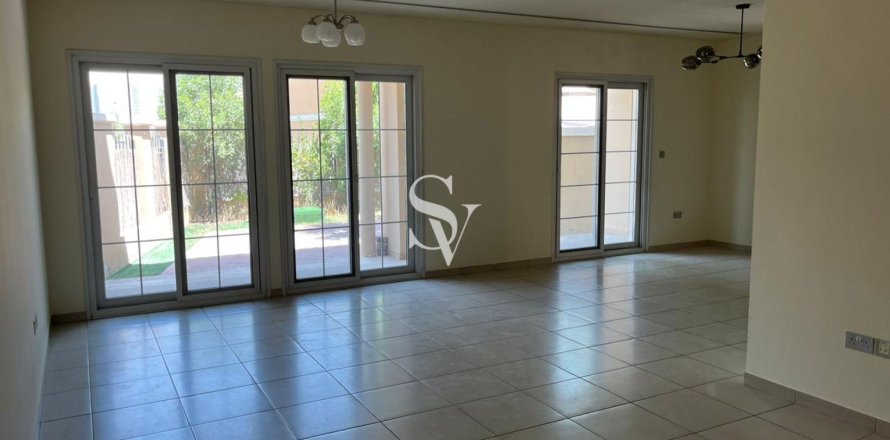 Adosado en Jumeirah Village Circle, Dubai, EAU 3 dormitorios, 317 m² № 723021