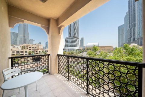 Apartment in Old Town, Dubai, UAE 2 bedrooms, 141 sq.m. № 613981 - photo 24