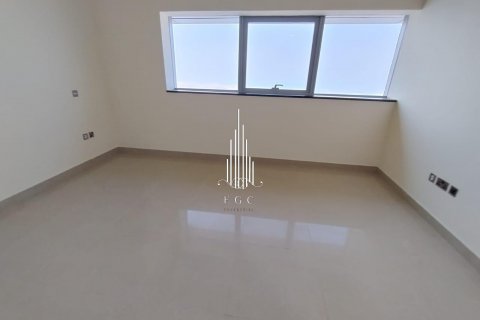 Apartman u Al Mina, Abu Dhabi, UAE 4 spavaćih soba, 306.6 m2 Br. 572848 - fotografija 2