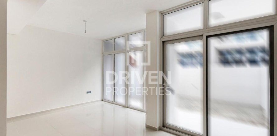 Villetta a schiera a Dubai, EAU 3 camere da letto, 112.23 mq. № 744617
