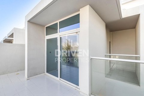 Villetta a schiera in vendita a Dubai, EAU 3 camere da letto, 112.23 mq. № 744617 - foto 13