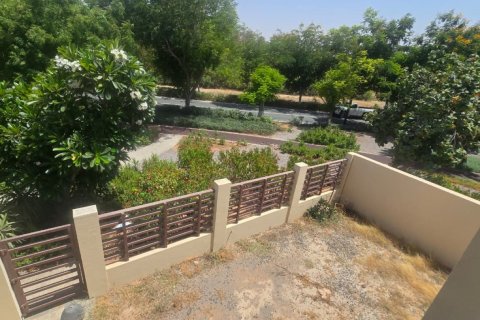 Kamienica w Ras Al Khaimah, ZEA 3 sypialnie, 302 mkw. nr 734584