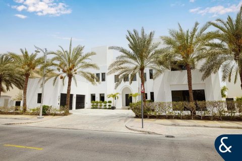 Vila u Palm Jumeirah, Dubai, UAE 7 spavaćih soba, 1245 m2 Br. 688919 - fotografija 3