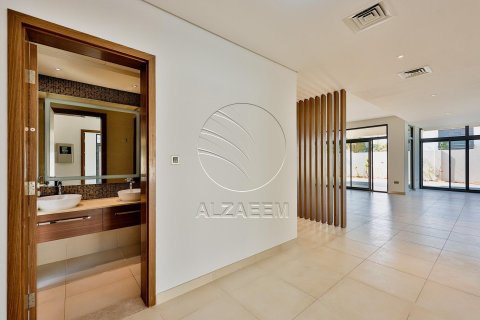 Huvila Yas Island, Abu Dhabi, Arabiemiraatit 4 makuuhuonetta, 600 m2 № 615340 - kuva 12