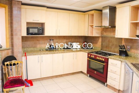 Huoneisto Palm Jumeirah, Dubai, Arabiemiraatit 3 makuuhuonetta, 206 m2 № 690776 - kuva 28