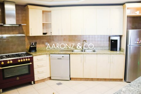Huoneisto Palm Jumeirah, Dubai, Arabiemiraatit 3 makuuhuonetta, 206 m2 № 690776 - kuva 30