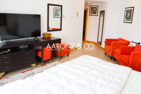 Huoneisto Palm Jumeirah, Dubai, Arabiemiraatit 3 makuuhuonetta, 206 m2 № 690776 - kuva 9