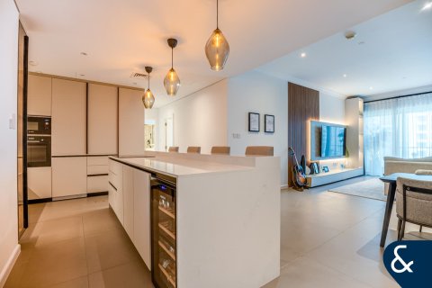 Lägenhet till försäljning i Dubai Marina, Dubai, UAE 2 sovrum, 133 kvm Nr. 667821 - fotografi 1