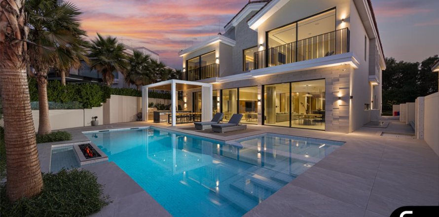 Vilă în Jumeirah Golf Estates, Dubai, EAU 7 dormitoare, 1034 mp.  №667822