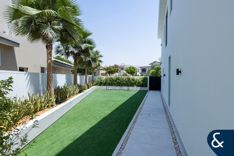 Vilë në Jumeirah Golf Estates, Dubai, Emiratet e Bashkuara Arabe 5 dhoma gjumi, 742 m2. № 667889 - Foto 18