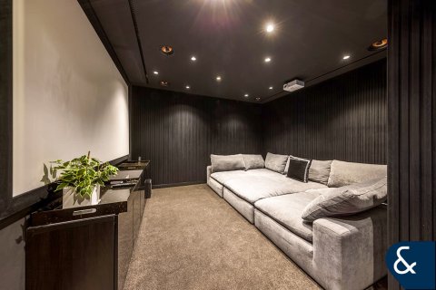 Vilë në Jumeirah Golf Estates, Dubai, Emiratet e Bashkuara Arabe 5 dhoma gjumi, 742 m2. № 667889 - Foto 9