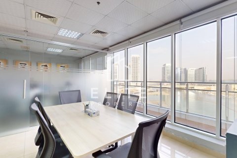 Zyrë në Dubai, Emiratet e Bashkuara Arabe 104 m2. № 619983 - Foto 3